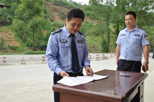 梧州市公安局党委委员,副局长江金深入岑溪市筋竹检查