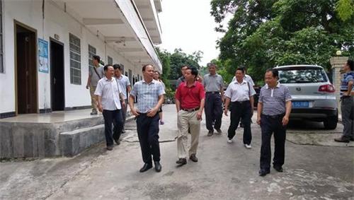 (梧州两区组织相关人员到玉林市陆川县学习无邪教创建工作)